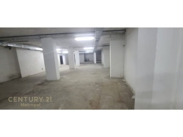 Tirane, shes garazh , 320 m² 210.000 € (Pazari i Ri)