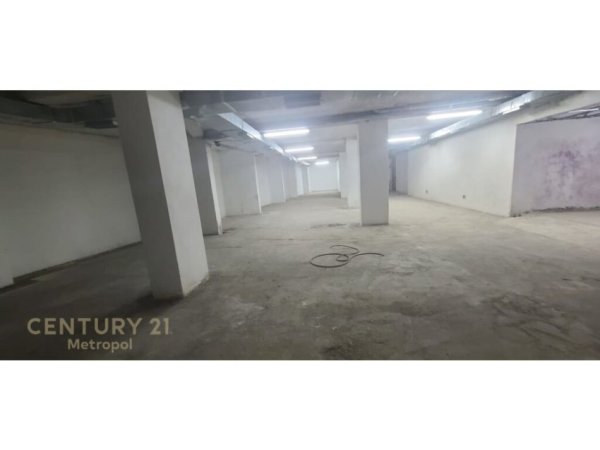 Tirane, shes garazh , 320 m² 210.000 € (Pazari i Ri)