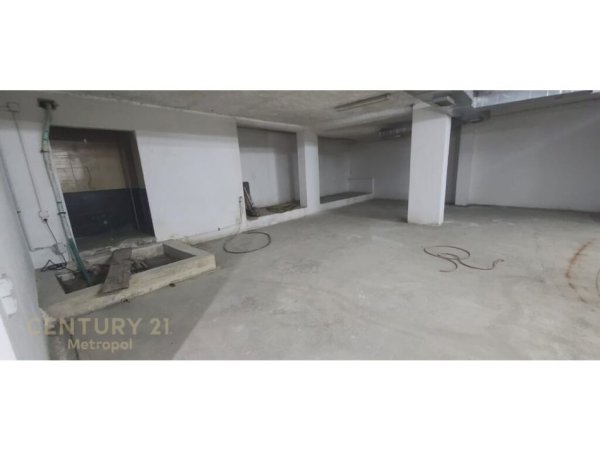 Tirane, shes garazh , 320 m² 210.000 € (Pazari i Ri)
