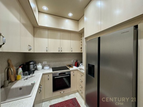 Tirane, jepet me qera apartament 2+1+Aneks+Ballkon Kati 6, 140 m² 1.500 € (Rruga e Kosovareve)