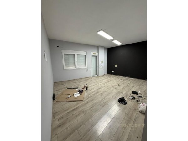 Tirane, jepet me qera zyre Kati 2, 140 m² 850 € (Myslym Shyri)
