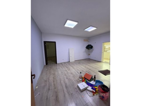 Tirane, jepet me qera zyre Kati 2, 140 m² 850 € (Myslym Shyri)