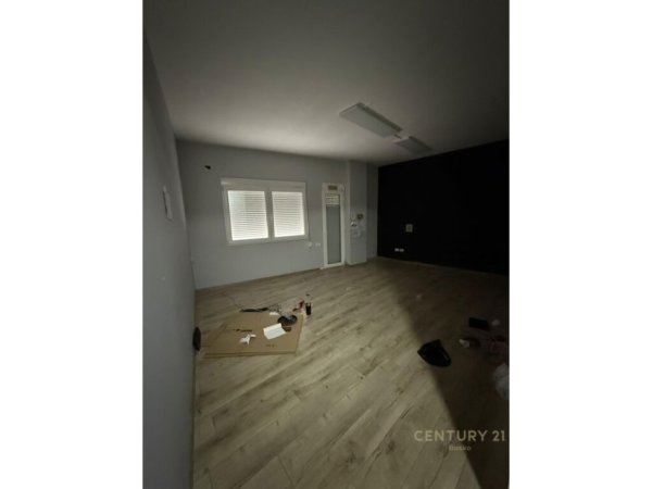 Tirane, jepet me qera zyre Kati 2, 140 m² 850 € (Myslym Shyri)