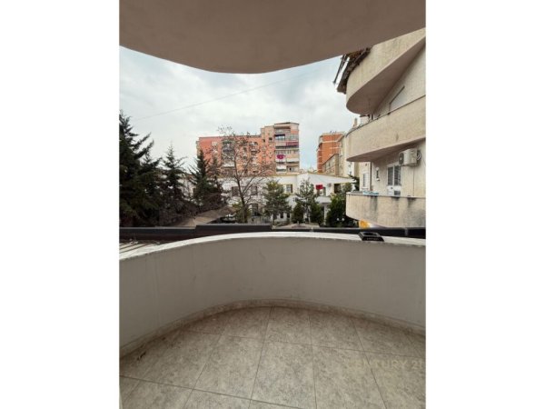 Tirane, jepet me qera zyre Kati 2, 140 m² 850 € (Myslym Shyri)