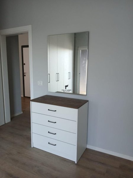 Tirane, jepet me qera apartament 1+1+Ballkon Kati 7, 77 m² 500 € (5 MAJI)