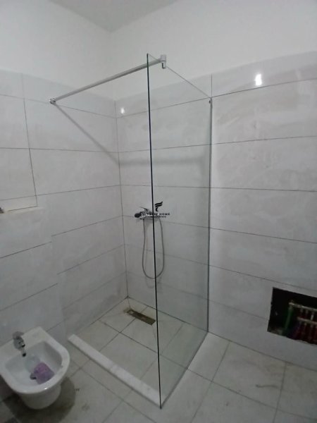Tirane, jepet me qera apartament 1+1+Ballkon Kati 7, 77 m² 500 € (5 MAJI)