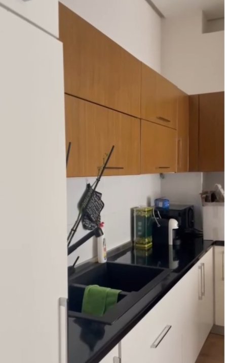 Tirane, shitet apartament 1+1+Ballkon Kati 5, 82 m² 170.000 € (Kopshti Botanik)