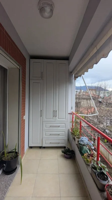 Tirane, jepet me qera apartament 1+1+Ballkon Kati 2, 71 m² 600 € (JORDAN MISJA)