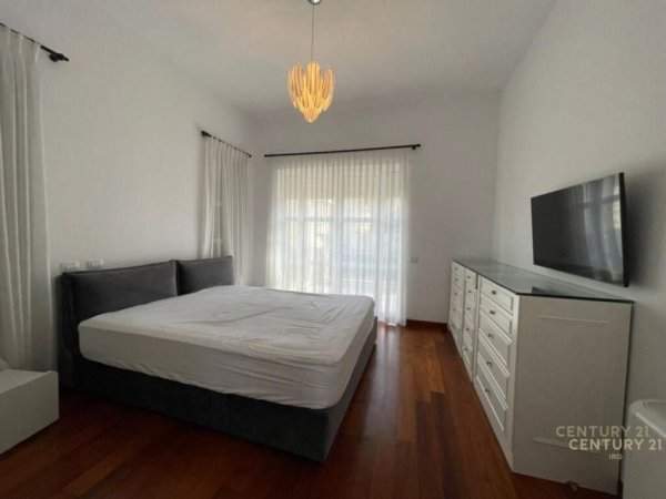 Tirane, jepet me qera Vile 3 Katshe Kati 3, 330 m² 4.800 € (Rolling Hills)