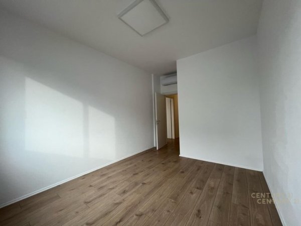 Tirane, jepet me qera zyre Kati 5, 116 m² 1.250 € (Bllok/Juridiku)