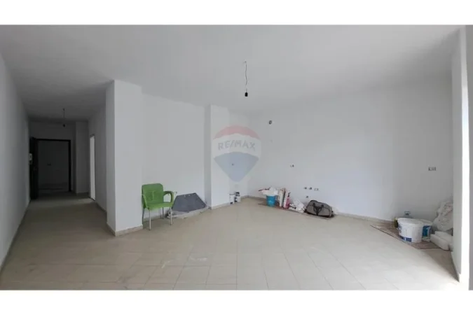 Vlore, shitet apartament 1+1+Ballkon Kati 8, 77 m² 107.000 € (Blv.Ismail Qemali)