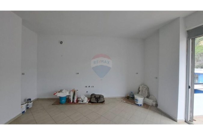 Vlore, shitet apartament 1+1+Ballkon Kati 8, 77 m² 107.000 € (Blv.Ismail Qemali)