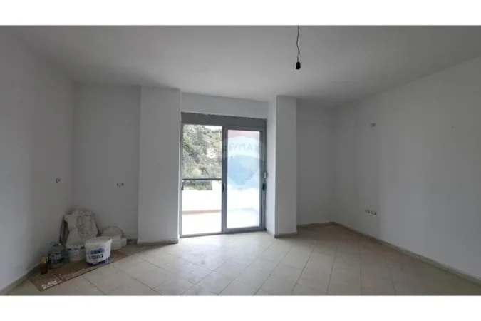 Vlore, shitet apartament 1+1+Ballkon Kati 8, 77 m² 107.000 € (Blv.Ismail Qemali)