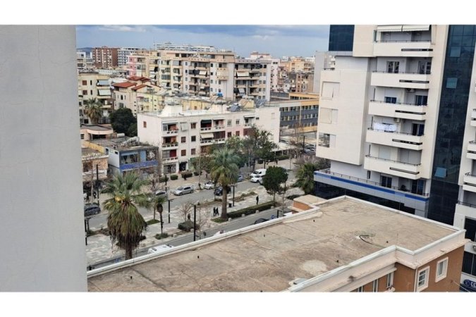 Vlore, shitet apartament 1+1+Ballkon Kati 8, 77 m² 107.000 € (Blv.Ismail Qemali)