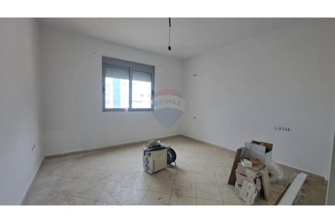 Vlore, shitet apartament 1+1+Ballkon Kati 8, 77 m² 107.000 € (Blv.Ismail Qemali)