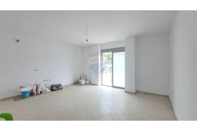 Vlore, shitet apartament 1+1+Ballkon Kati 8, 77 m² 107.000 € (Blv.Ismail Qemali)