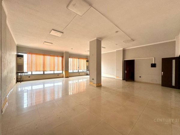 Tirane, jepet me qera ambjent biznesi Kati 2, 233 m² 2.500 € (Delijorgji)