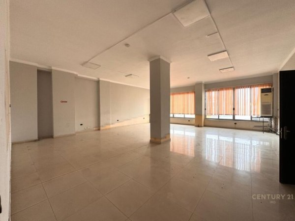 Tirane, jepet me qera ambjent biznesi Kati 2, 233 m² 2.500 € (Delijorgji)