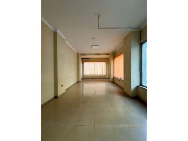Tirane, jepet me qera zyre Kati 2, 387 m² 4.260 € (Delijorgji)