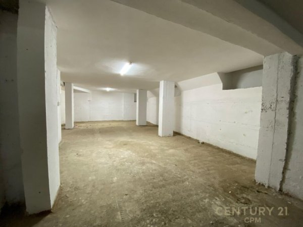 Tirane, jepet me qera ambjent biznesi Kati -1, 300 m² 1.200 € (Mozaiku)