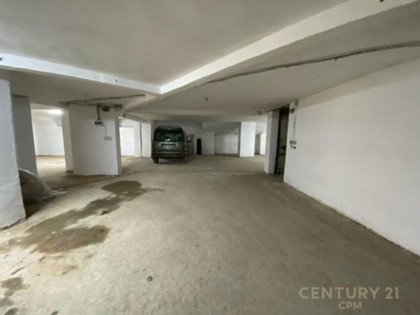 Tirane, jepet me qera ambjent biznesi Kati -1, 300 m² 1.200 € (Mozaiku)