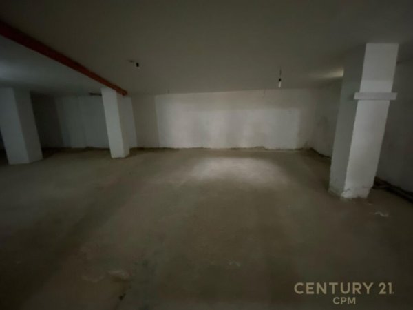 Tirane, jepet me qera ambjent biznesi Kati -1, 300 m² 1.200 € (Mozaiku)