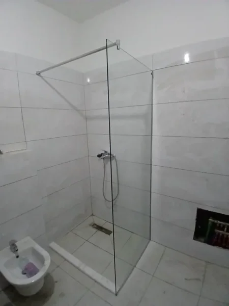 Tirane, jepet me qera apartament 1+1+Aneks+Ballkon Kati 7, 77 m² 500 € (Rruga 5 Maji)