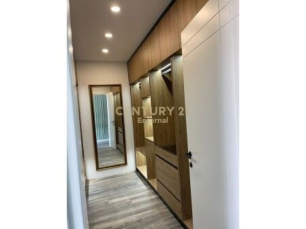 Tirane, jepet me qera Vile 3 Katshe Kati 3, 400 m² 3.000 € (Rezidenca ELYSIUM)