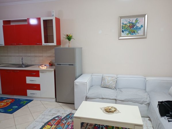 Tirane, shitet apartament 1+1+Ballkon 123.000 €