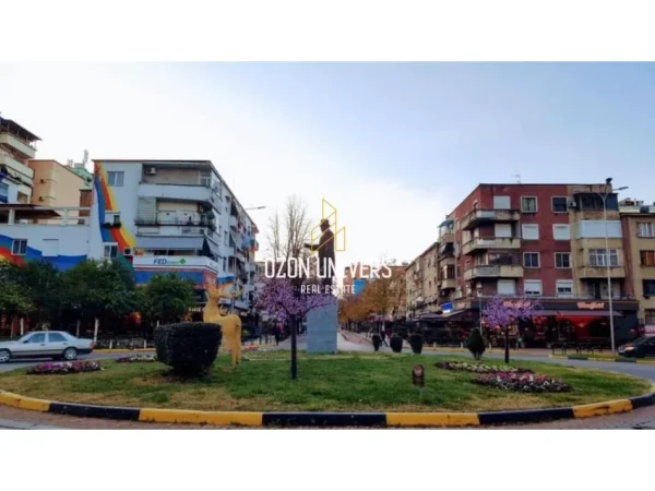 Tirane, shitet dyqan Kati 0, 23 m² 268.000 € (Sheshi Wilson, pranë Gjimnazit Petro Nini!)