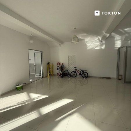 Tirane, jepet me qera Kati -1, 90 m² 700 € (Rruga e Kokonozëve)