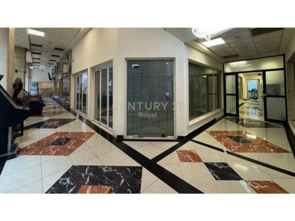 Tirane, jepet me qera ambjent biznesi Kati 11, 65 m² 850 € (Galeria, rruga e Barrikadave)
