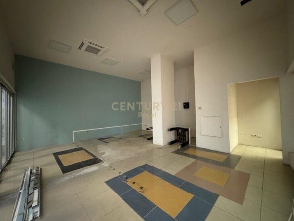 Tirane, jepet me qera ambjent biznesi Kati 11, 65 m² 850 € (Galeria, rruga e Barrikadave)