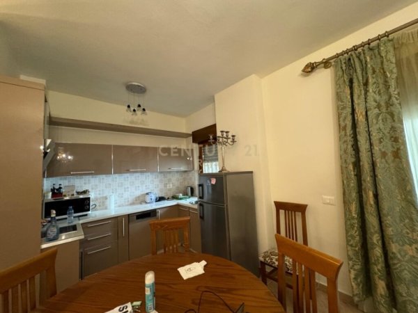 Tirane, jepet me qera apartament 2+1+Aneks+Ballkon Kati 11, 60 m² 800 € (Pazari i ri)