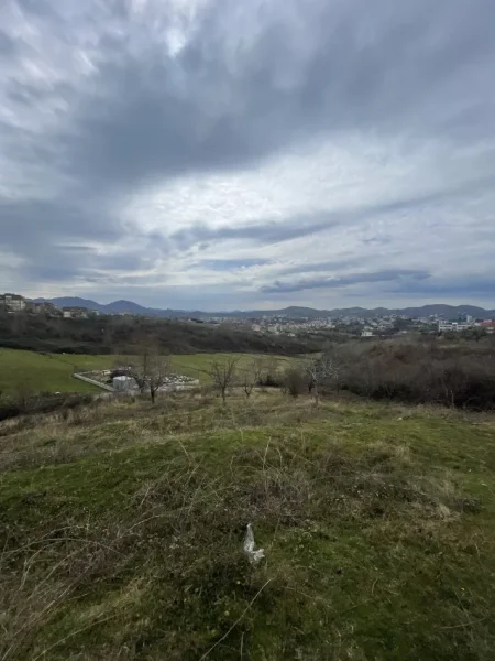 Tirane, shes toke , 5.100 m² 612.000 € (Farke)