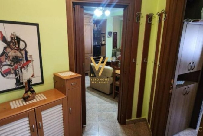 Tirane, jepet me qera apartament 1+1+Ballkon Kati 3, 50 m² 550 € (RRUGA E KAVAJES)