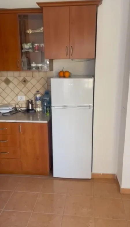 Tirane, jepet me qera apartament 1+1+Ballkon Kati 3, 55 m² 400 € (Ish Fusha Aviacionit)