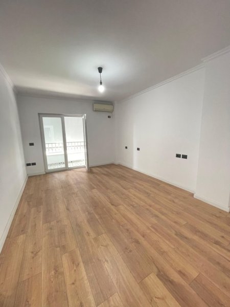 Tirane, shitet apartament 2+1+Ballkon Kati 2, 100 m² 160.000 € (21 Dhjetori)