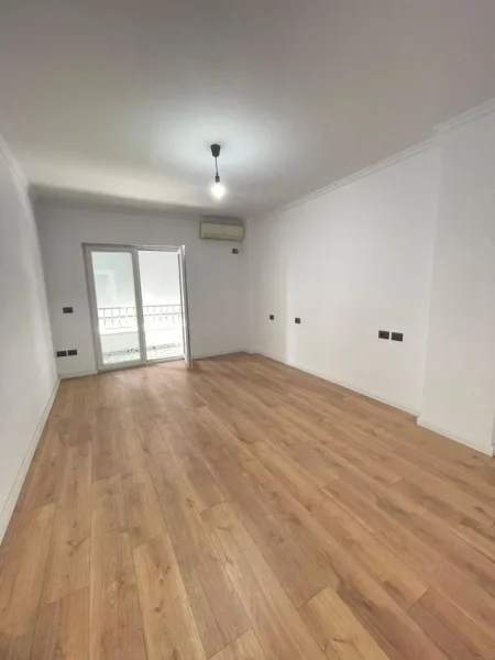 Tirane, shitet apartament 2+1+Ballkon Kati 2, 100 m² 160.000 € (21 Dhjetori)