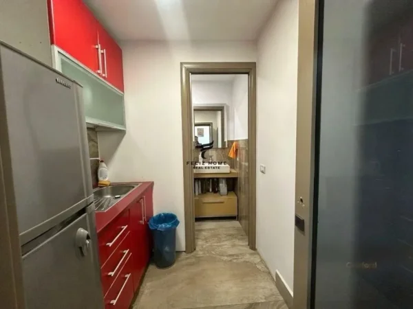 Tirane, jepet me qera zyre Kati 3, 105 m² 1.200 € (BLLOK)