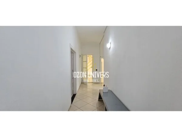 Tirane, jepet me qera ambjent biznesi Kati 0, 209 m² 2.300 €