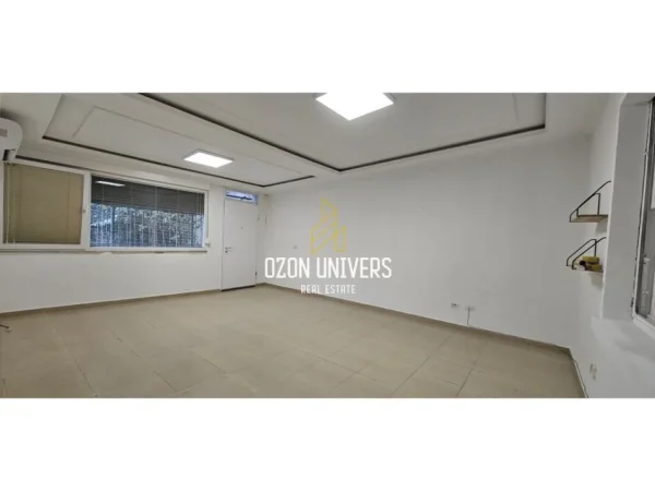 Tirane, jepet me qera ambjent biznesi Kati 0, 209 m² 2.300 €