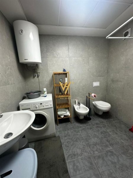Tirane, jepet me qera apartament 2+1+Ballkon Kati 6, 96 m² 700 € (FIORI DI BOSKO)