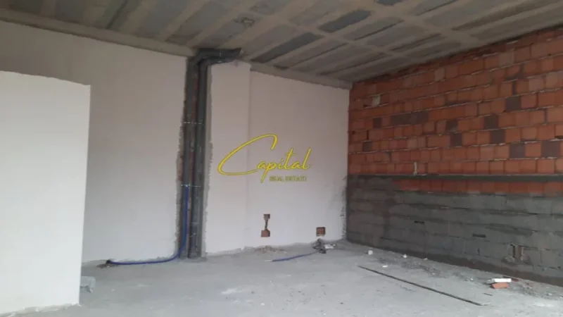 Tirane, jepet me qera dyqan Kati 0, 70 m² 1.000 € (ISH FUSHA AVIACIONIT)