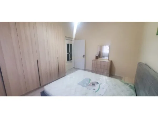 Tirane, jepet me qera apartament 2+1 Kati 5, 90 m² 500 € (farmacia 10)