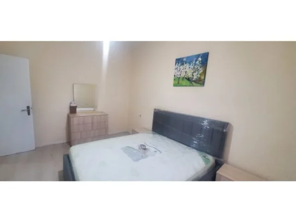 Tirane, jepet me qera apartament 2+1 Kati 5, 90 m² 500 € (farmacia 10)