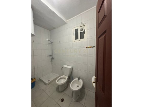 Tirane, shitet apartament 2+1+Ballkon Kati 4, 100 m² 140.000 € (laprake)