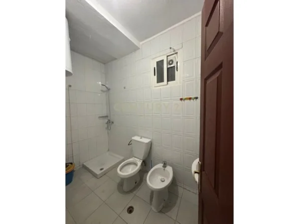 Tirane, shitet apartament 2+1+Ballkon Kati 4, 100 m² 140.000 € (laprake)
