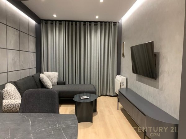 Tirane, jepet me qera apartament 1+1+Aneks+Ballkon Kati 4, 55 m² 1.000 € (Rruga Kavajes)