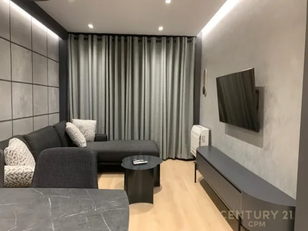 Tirane, jepet me qera apartament 1+1+Aneks+Ballkon Kati 4, 55 m² 1.000 € (Rruga Kavajes)